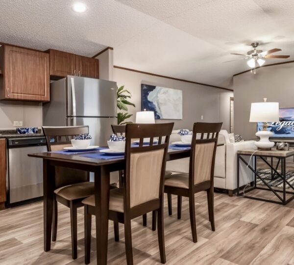 Kitchen / Dining Area