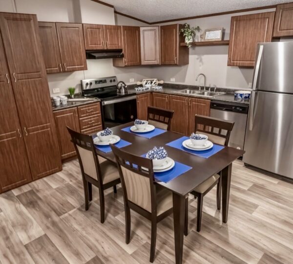 Kitchen / Dining Area